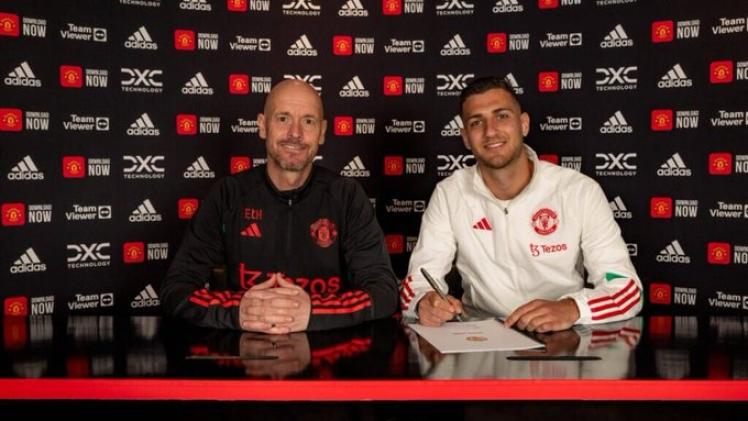 ديوجو دالوت والمدرب إريك تن هاج