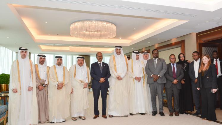 جانب من لقاء الرئيس الصومالي برجال الأعمال القطريين