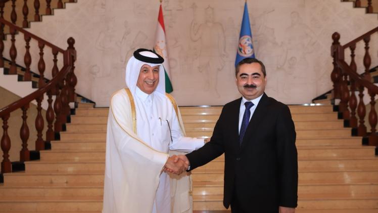 جانب من لقاء سعادة السيد سلطان المريخي بنائب وزير خارجية طاجيكستان