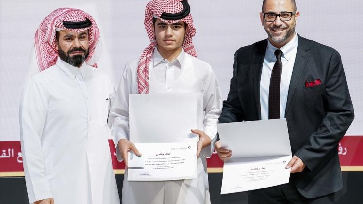 جانب من تكريم الطلبة المشاركين بالمسابقة