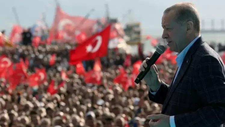 أردوغان يخطب في أنصاره قبل أيام من الانتخابات