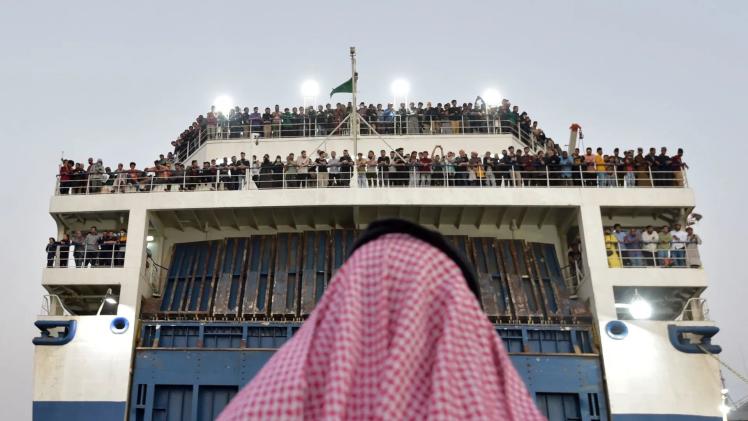 سفينة تحمل القادمين من السودان