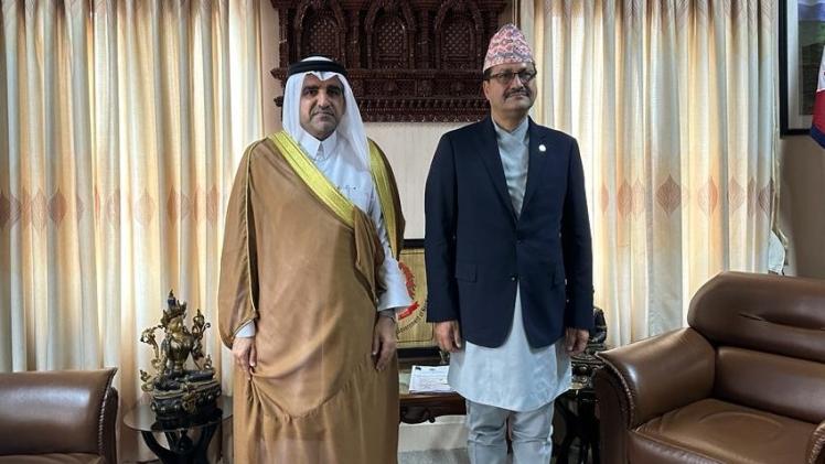 على هامش الاجتماع