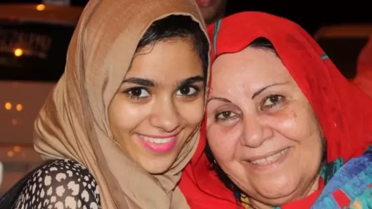 صورة للضحية علوية رشوان مع حفيدتها أزهار