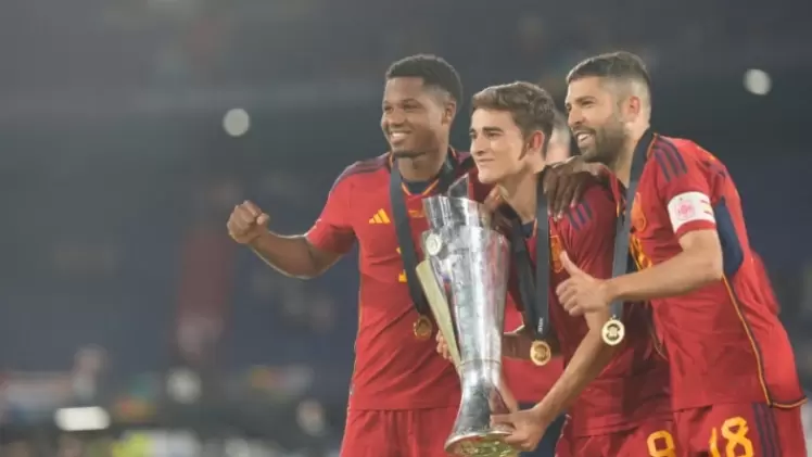 جوردي ألبا وغافي وأنسو فاتي