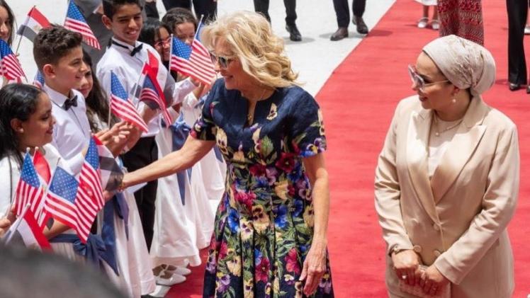 وصول جيل بايدن قرينة الرئيس الأمريكي إلى مصر