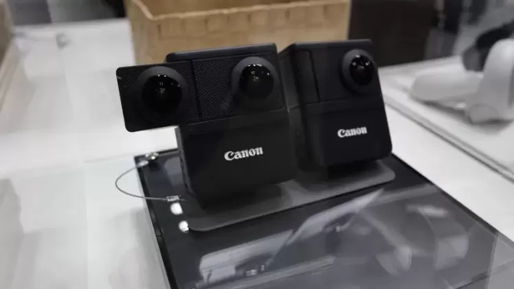 كاميرا كانون "VR"