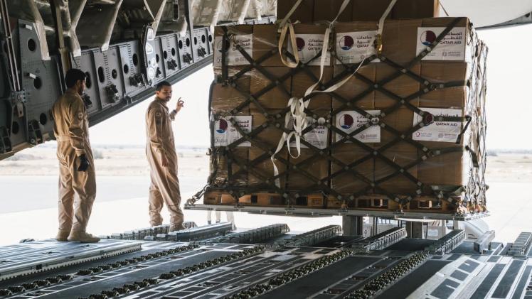 الطائرة تحمل 37 طنا من المواد الغذائية