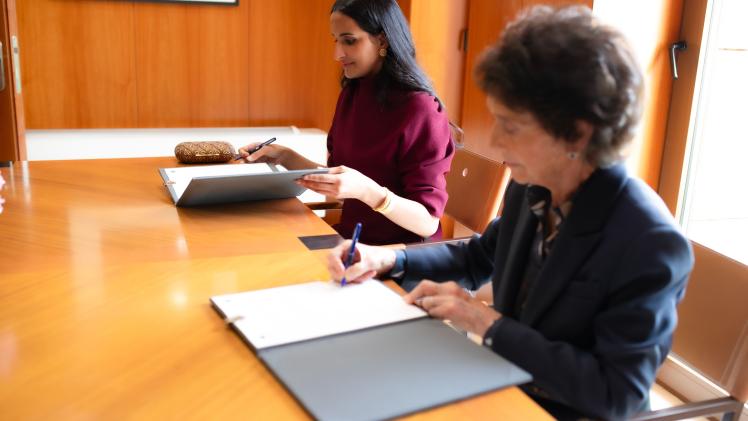 خلال توقيع الاتفاقية