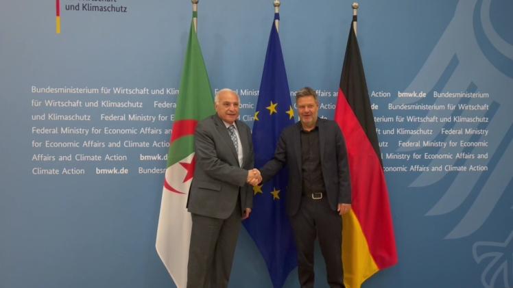 وزير الخارجية الجزائري مع وزير الاقتصاد وحماية المناخ الألماني