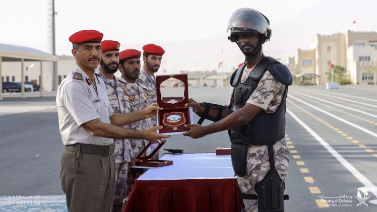 جانب من تكريم الخريجين