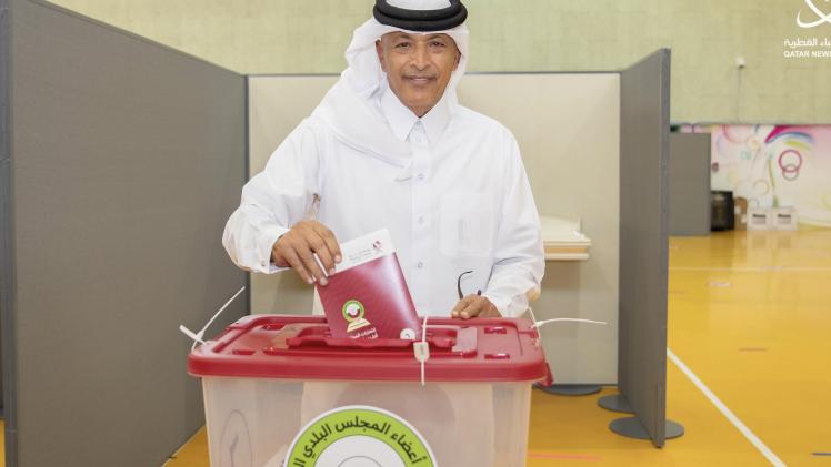 سعادة السيد حسن بن عبدالله الغانم رئيس مجلس الشورى