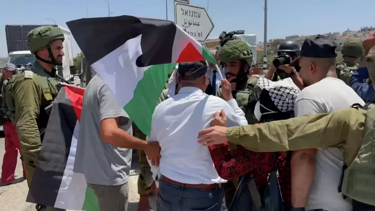 الجيش الإسرائيلي يحتجز الوزير مؤيد شعبان