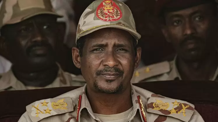 قائد قوات الدعم السريع محمد حمدان دقلو الشهير بـ (حميدتي)