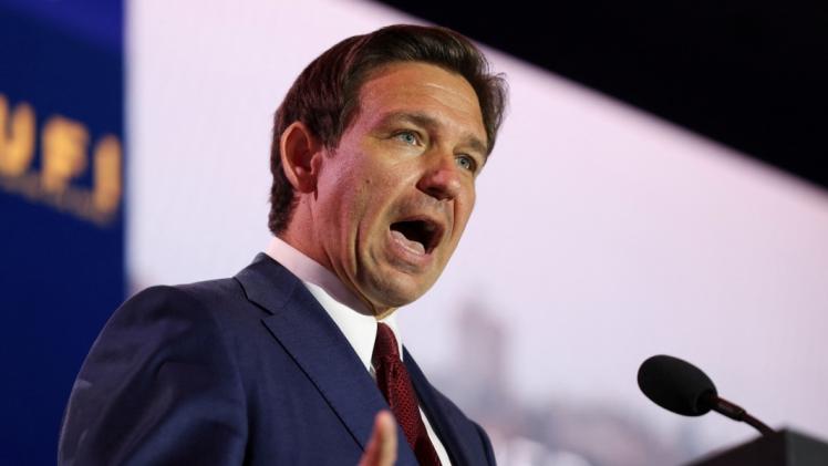 المرشح الجمهوري للرئاسة حاكم فلوريدا رون ديسانتيس