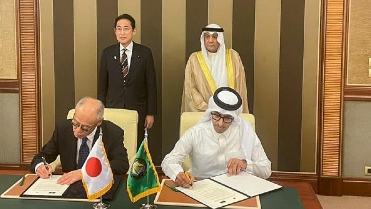 جانب من توقيع الاتفاقية