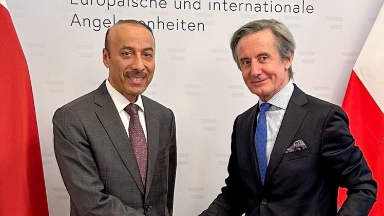 على هامش الاجتماع