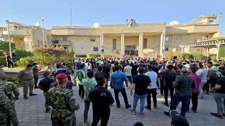 خلال اقتحام السفارة