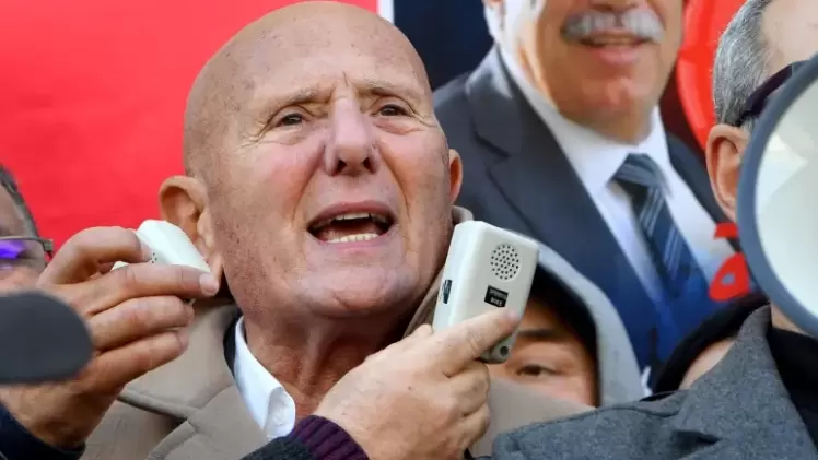 أحمد نجيب الشابي رئيس جبهة الخلاص الوطني المعارضة في تونس