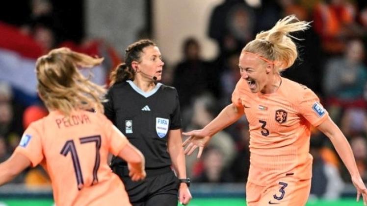 احتفال لاعبات منتخب هولندا