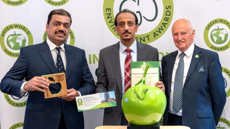 جانب من التتويج بالجائزة