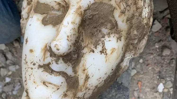 الرأس الأثرية المُكتشفة