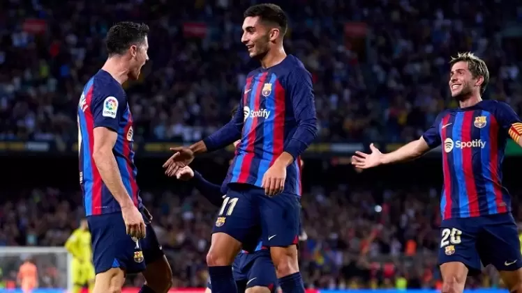 سيرجي روبرتو وروبرت ليفاندوفسكي وفيران توريس