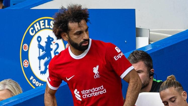 محمد صلاح بعد خروجه من مباراة ليفربول أمام تشيلسي