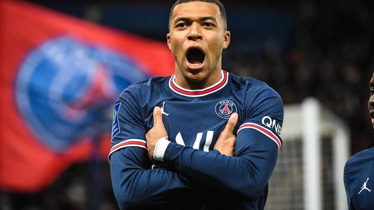 مبابي مهاجم فريق باريس سان جيرمان