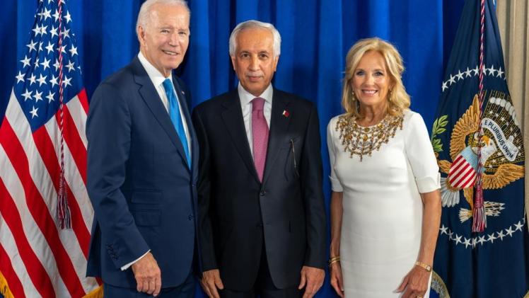 سعادة وزير الدولة للشؤون الخارجية مع الرئيس الأمريكي وعقيلته