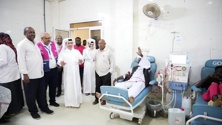 خلال زيارة سعادة السفير إلى المصابين