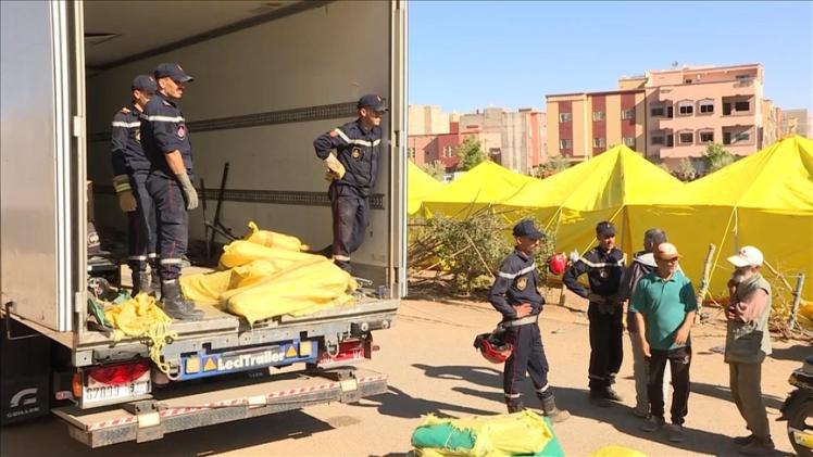 جانب من تقديم المساعدات