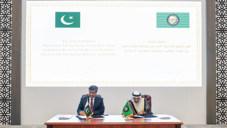 جانب من توقيع الاتفاقية