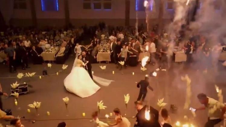 صورة توثق لحظة اندلاع الحريق بحفل الزفاف