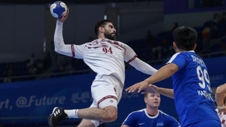 لقطة من مباراة قطر وكازاخستان