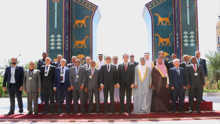 صورة جماعية على هامش الاجتماع