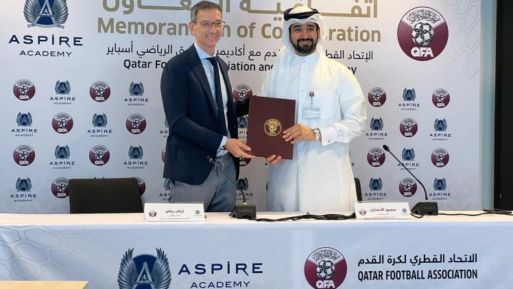 جانب من توقيع الاتفاقية