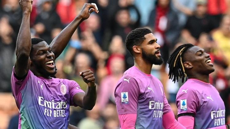 احتفال لاعبو ميلان