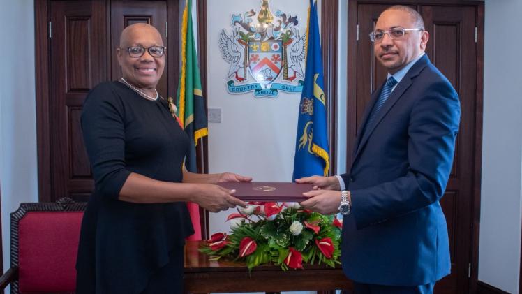 جانب من تسليم أوراق الاعتماد