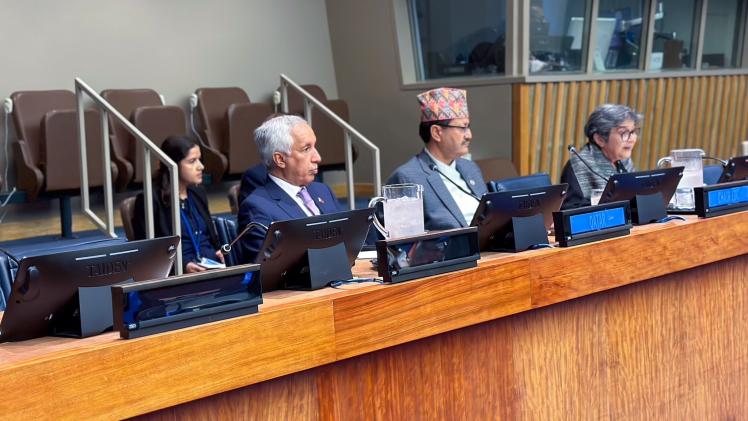 سعادة وزير الدولة للشؤون الخارجية خلال مشاركته بالاجتماع