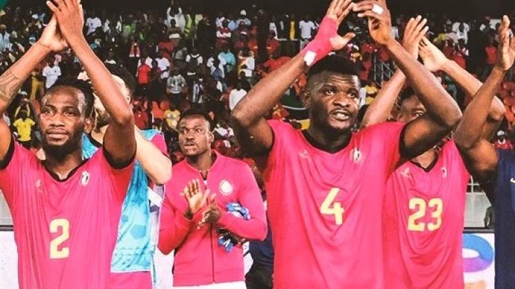 لاعبو منتخب موزمبيق