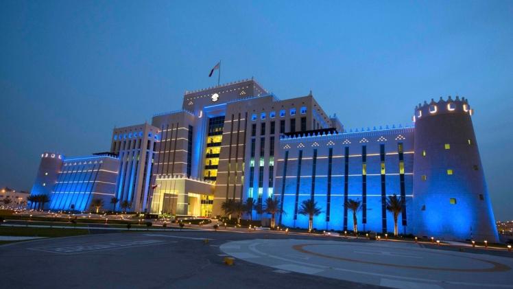 إضاءة باللون الأزرق تزين مبنى وزارة الداخلية