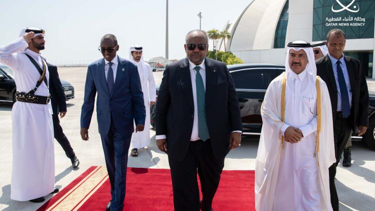رئيس جمهورية جيبوتي خلال مغادرته الدوحة