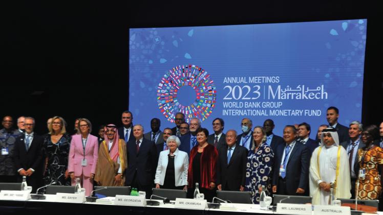 صورة جماعية على هامش الاجتماع