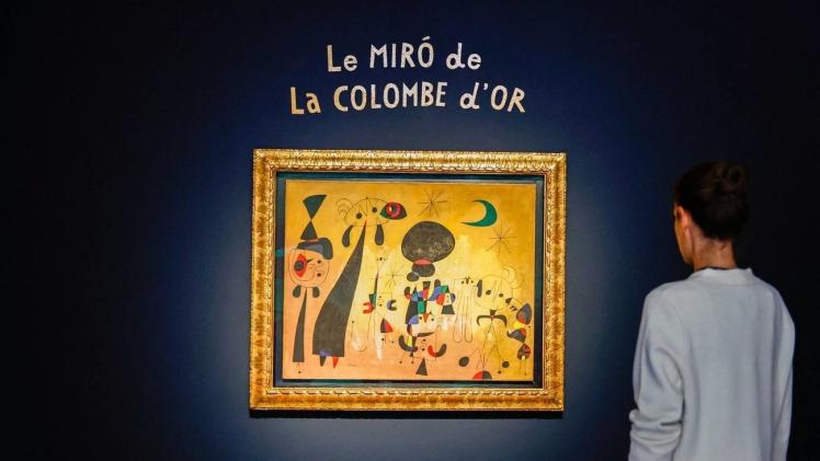 لوحة "نساء، قمر، نجوم"