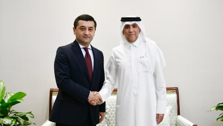 على هامش الاجتماع