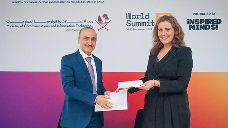 السيدة سارة بورتر والسيد حسن جاسم السيد