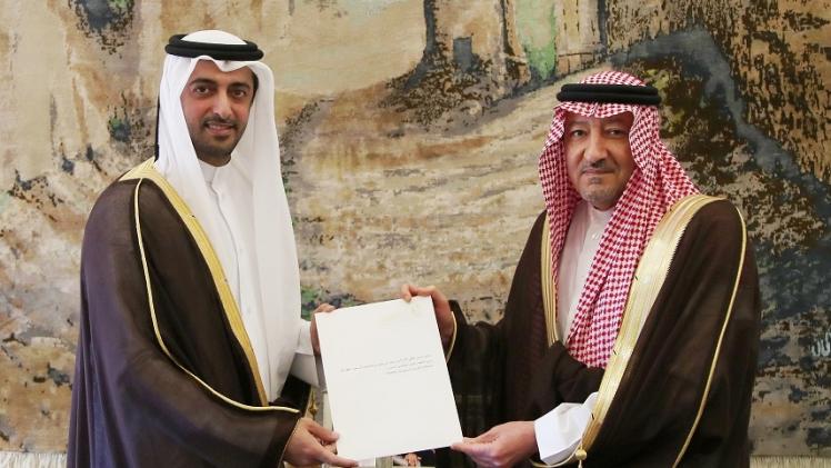 جانب من تسليم الرسالة الخطية