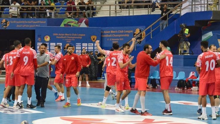 احتفال لاعبو العربي