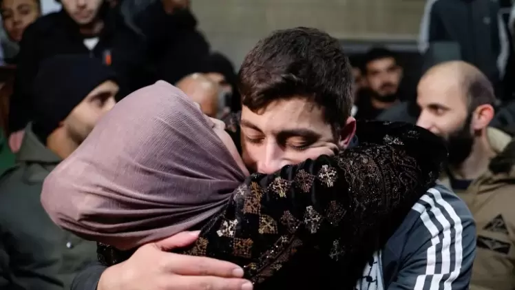 يترقب الفلسطينيون الإفراج عن مزيد من أسراهم في سجون الاحتلال